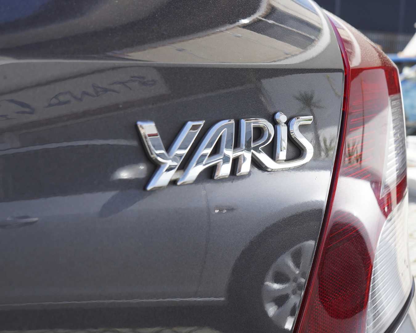yaris logo